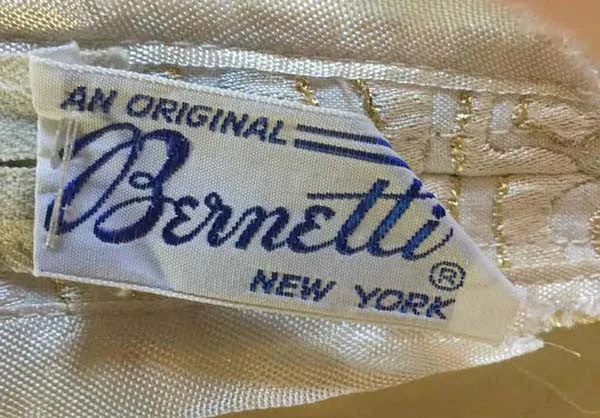 Bernetti Jacquard Maxi-Kleid aus den 1950ern mit Goldstickerei und Perlenverzierung