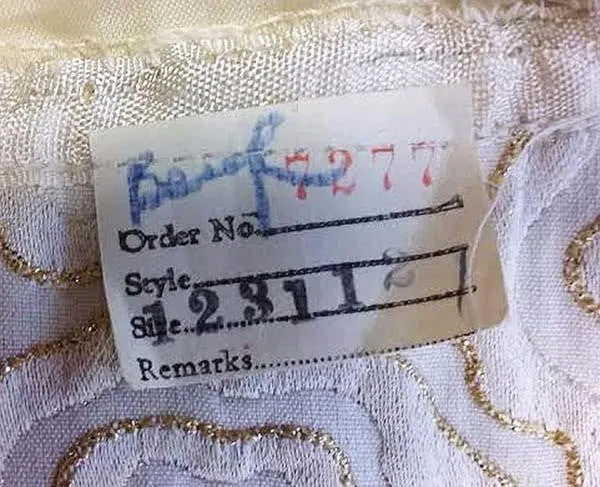 Bernetti Jacquard Maxi-Kleid aus den 1950ern mit Goldstickerei und Perlenverzierung