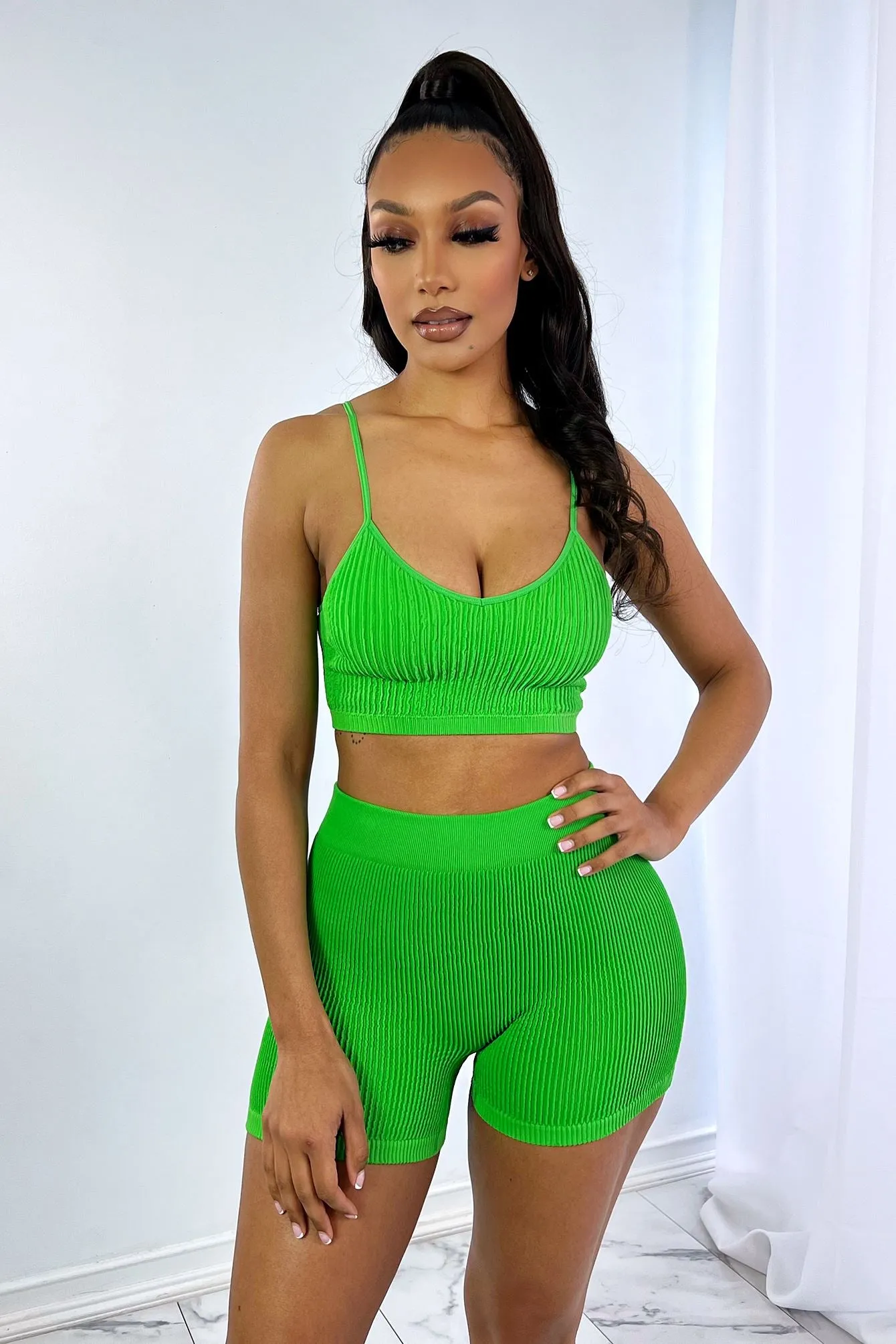 Absolutes Rippen-Crop-BH-Top