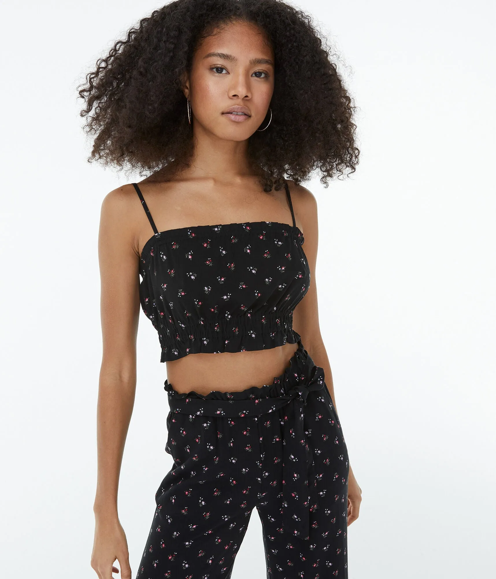 Aeropostale Damen Tiny Flower Smocked Cropped Tank - Größe XXL - Viskose - Teen Mode & Bekleidung Schwarz Aeropostale