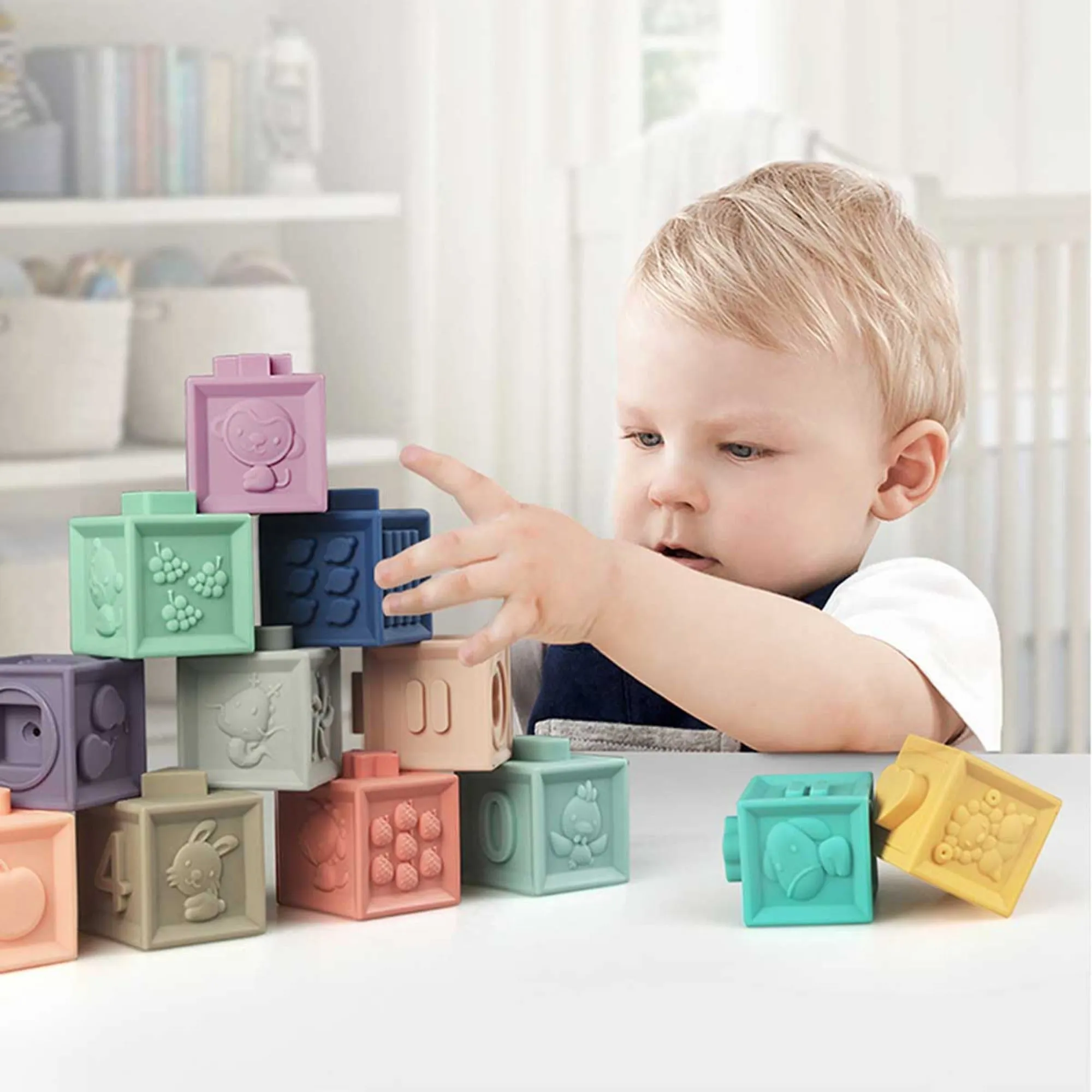 BABY TO LOVE Baby Entdeckungs- und Sinneswürfel (12-teilig)