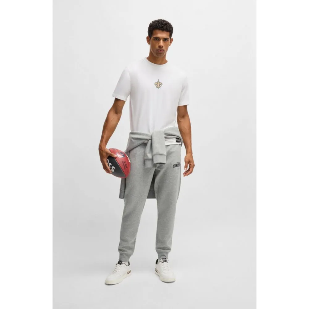BOSS x NFL Signature-Band-Hosen mit speziellem Branding