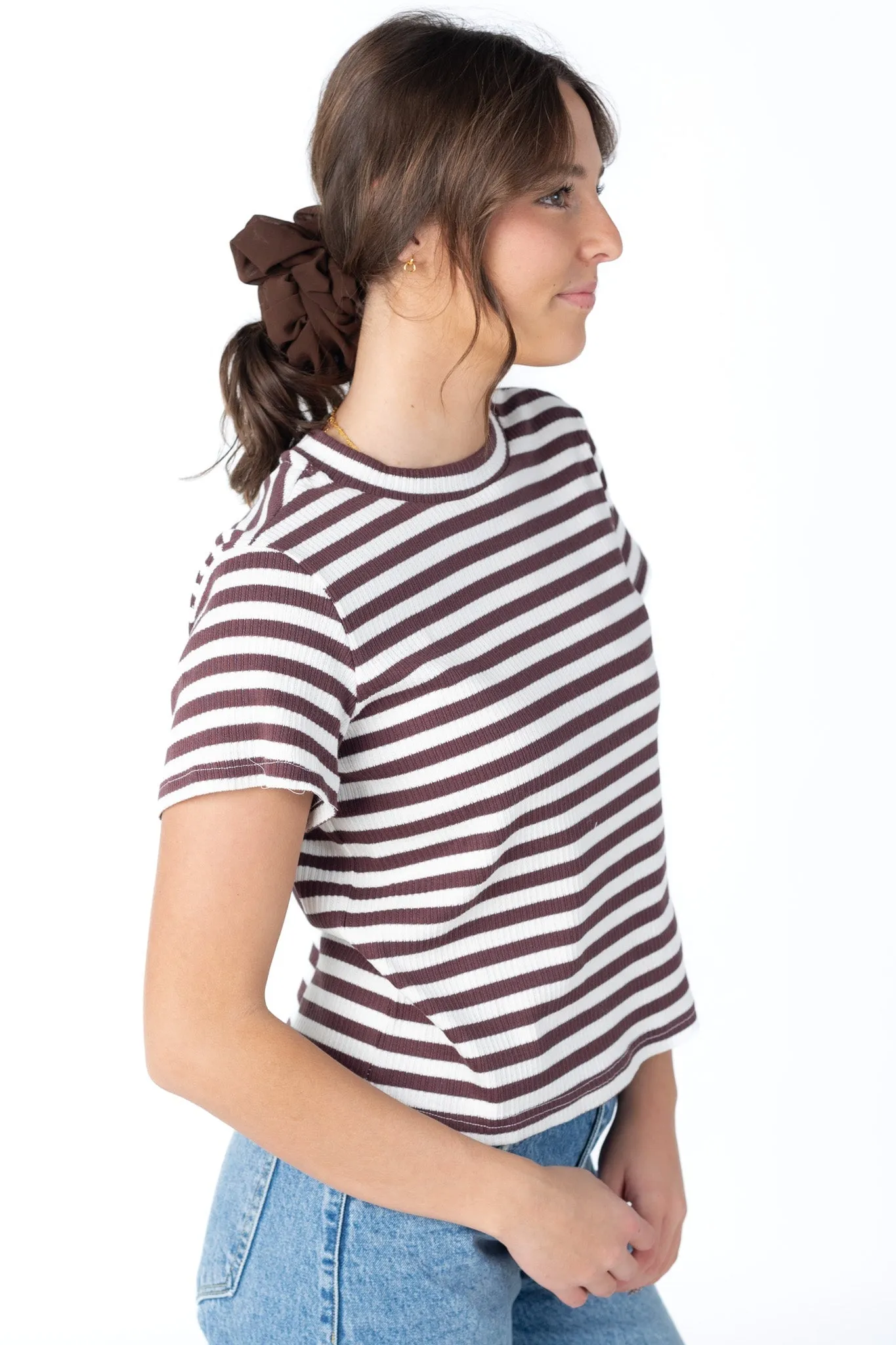 Brass & Roe Gestreiftes Strukturiertes T-Shirt