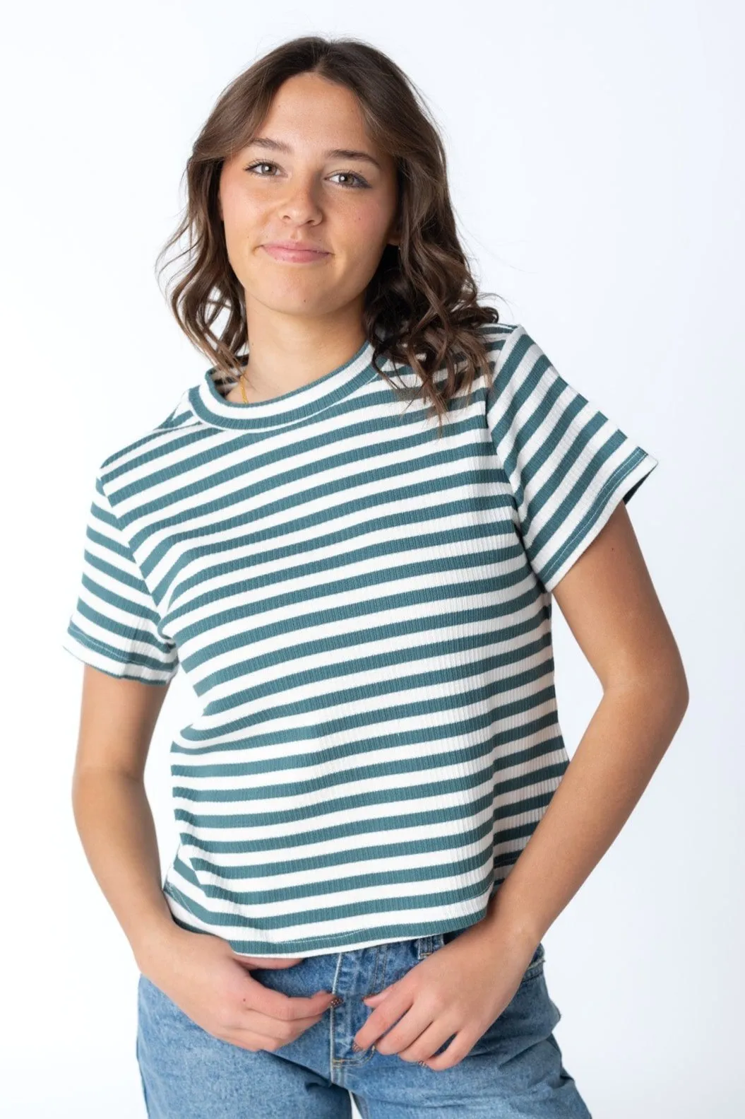 Brass & Roe Gestreiftes Strukturiertes T-Shirt