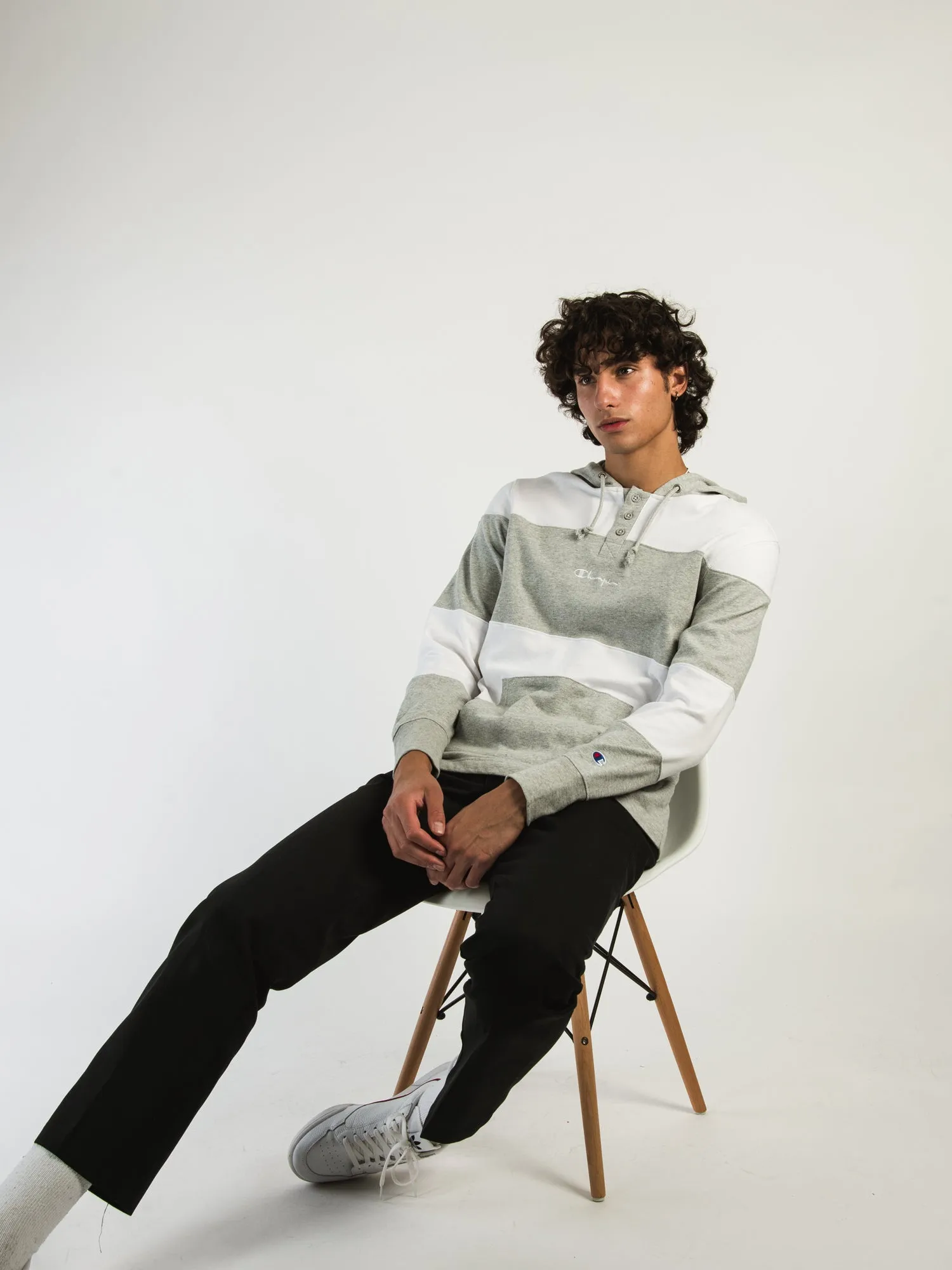 CHAMPION RUGBY HOODIE MIT TASCHE - AUSVERKAUF