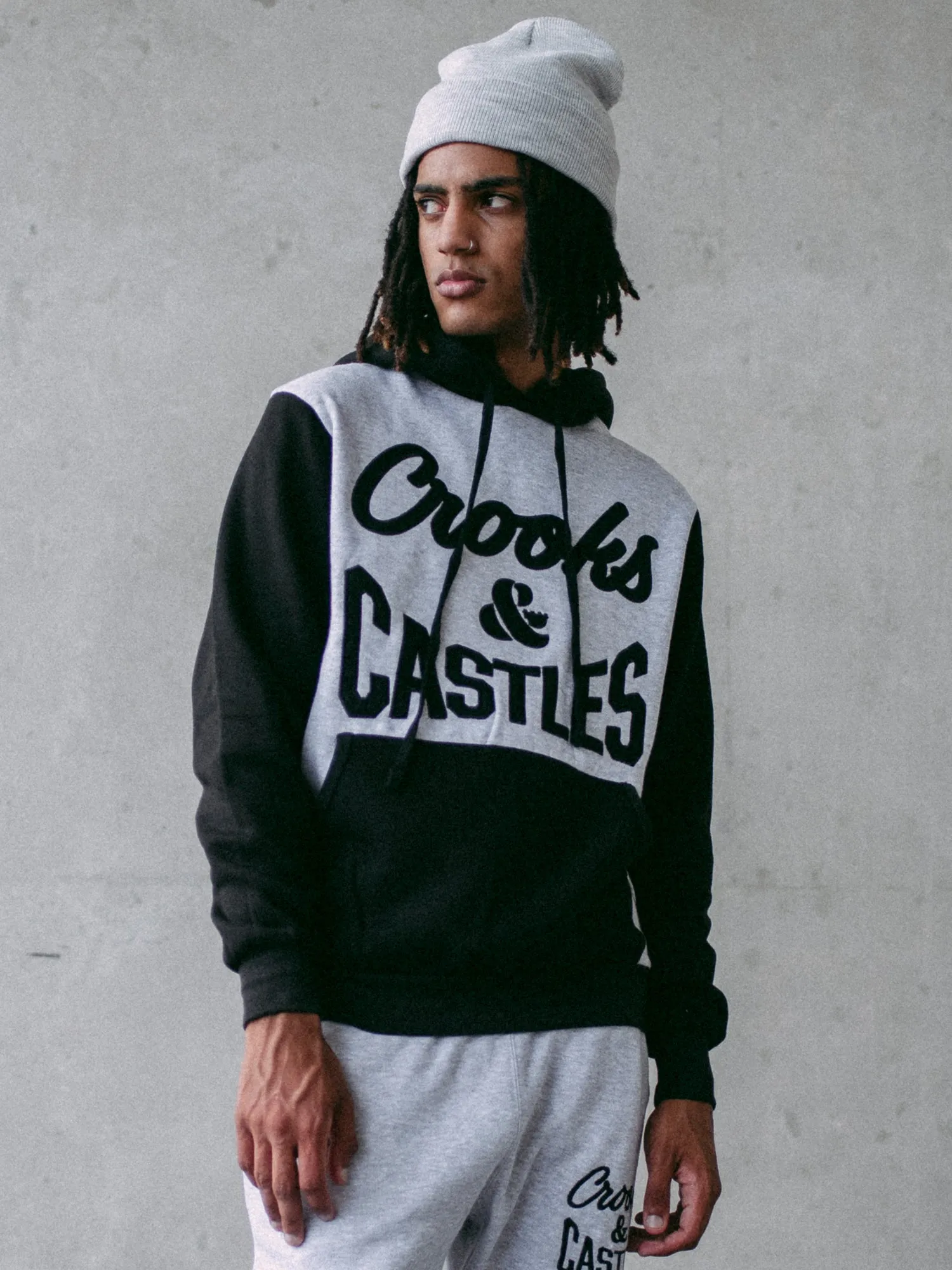 CROOKS & CASTLES REVERSES LOGO PULLOVER HOODIE - AUSVERKAUF