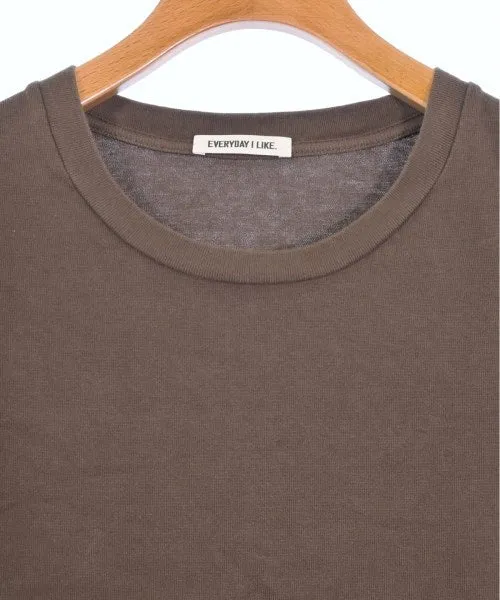 Zweite Klasse T-Shirts/Oberteile