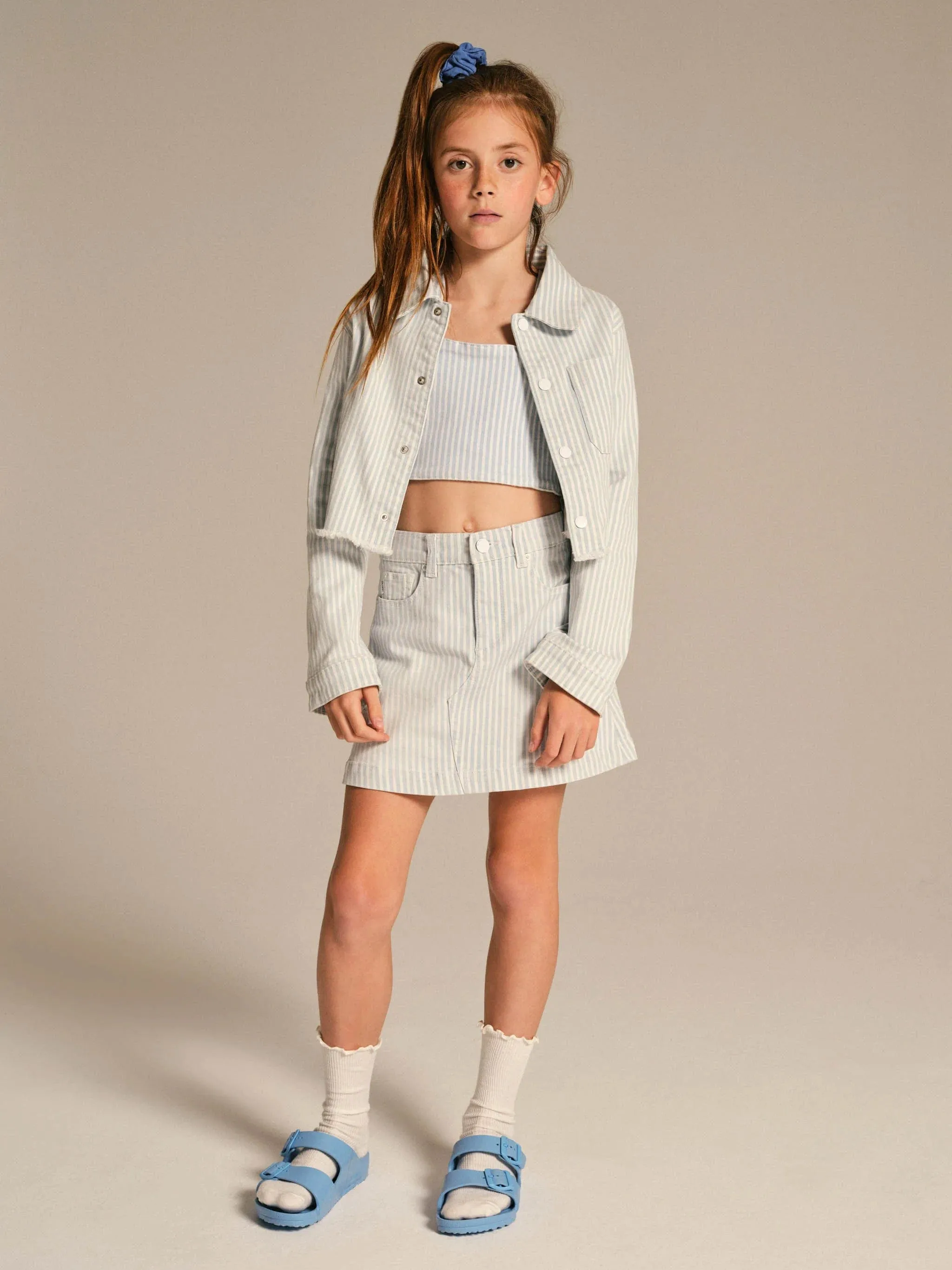 DL1961 Mädchen Cora Gestreiftes Rüschen Crop Top in Blau
