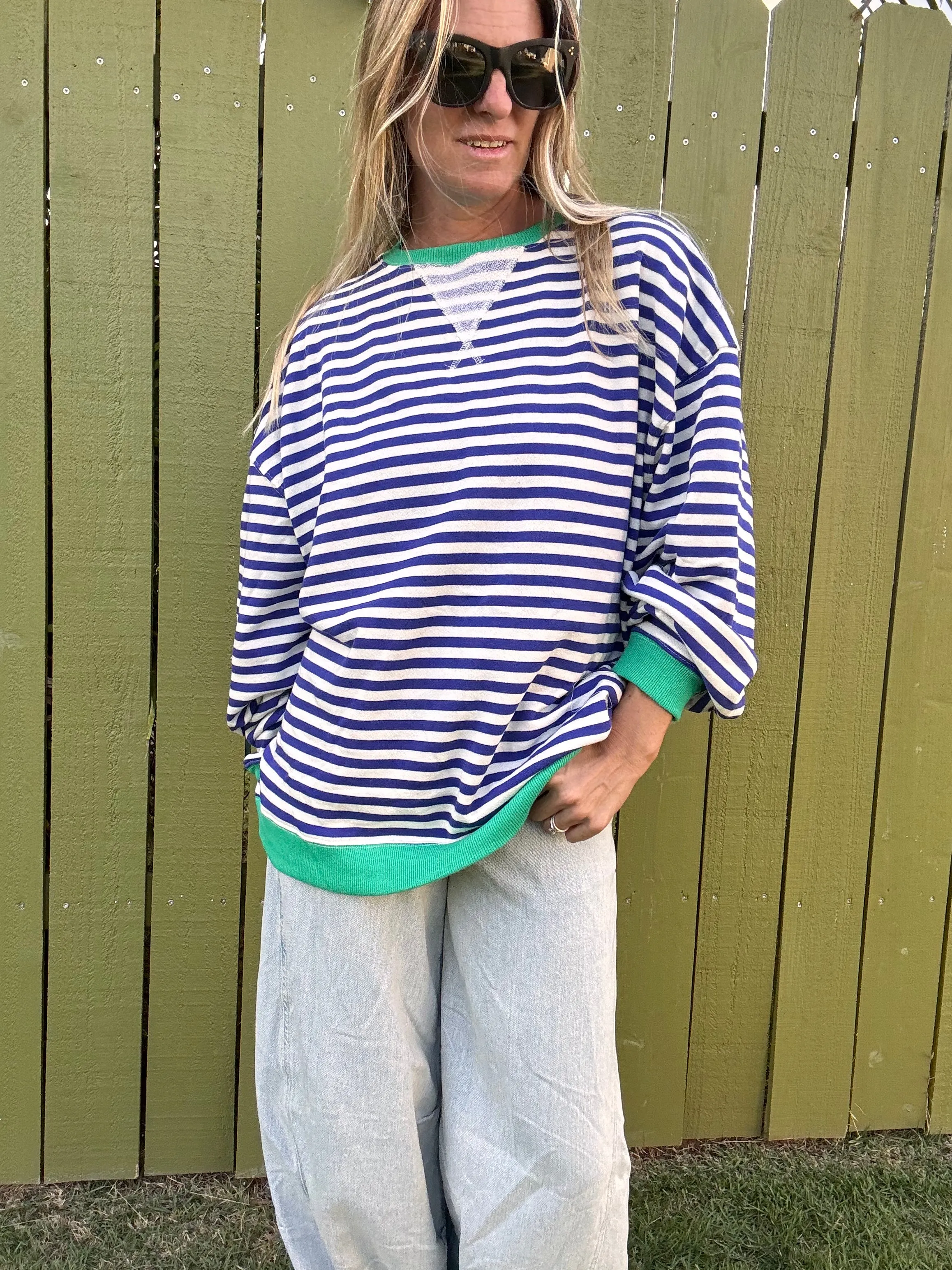 FREE PEOPLE Klassisches gestreiftes Crewneck - Sand Dollar Kombination