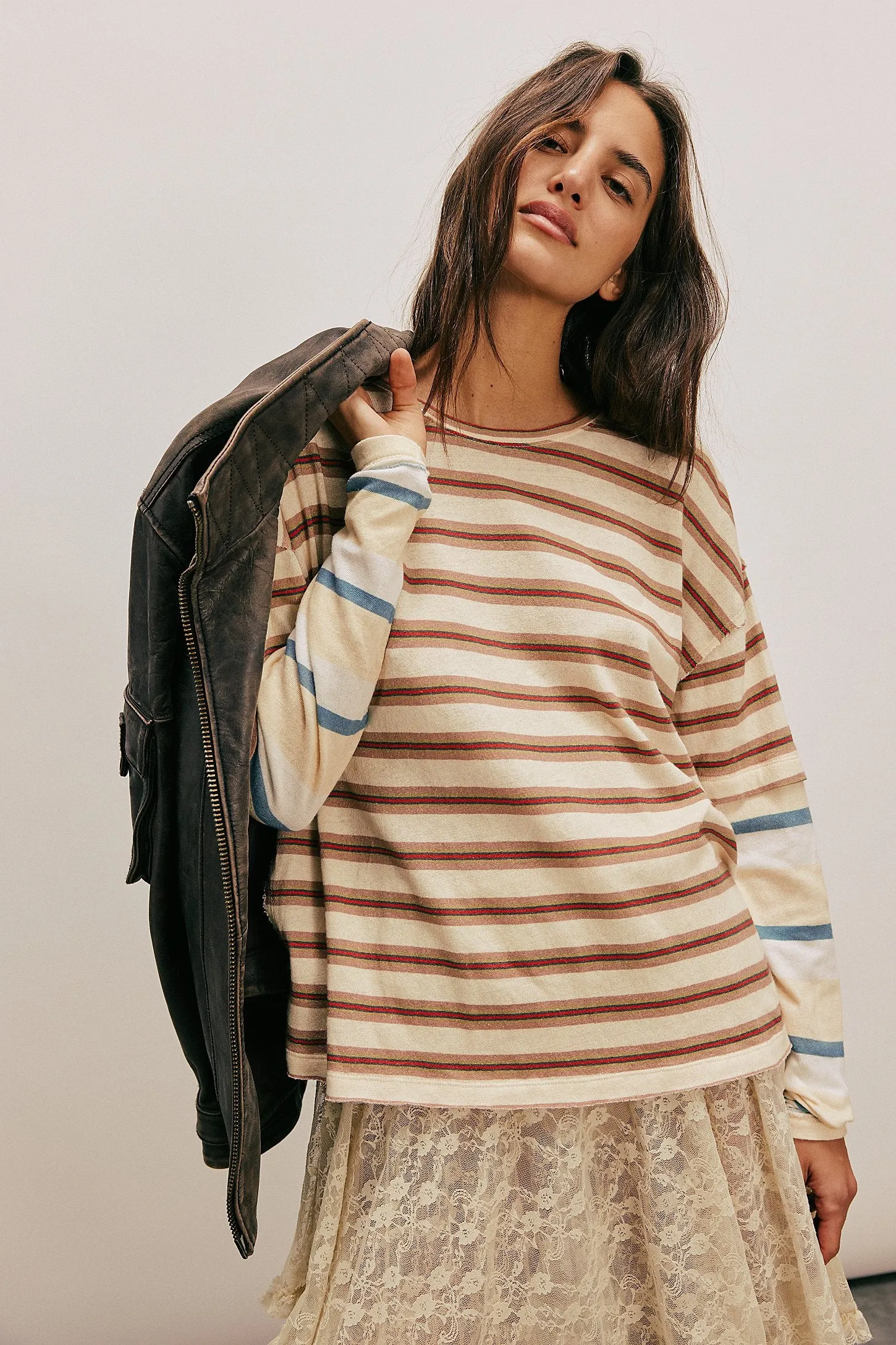 FREE PEOPLE Nina Streifen Langarm-Shirt - Neutrale Kombination