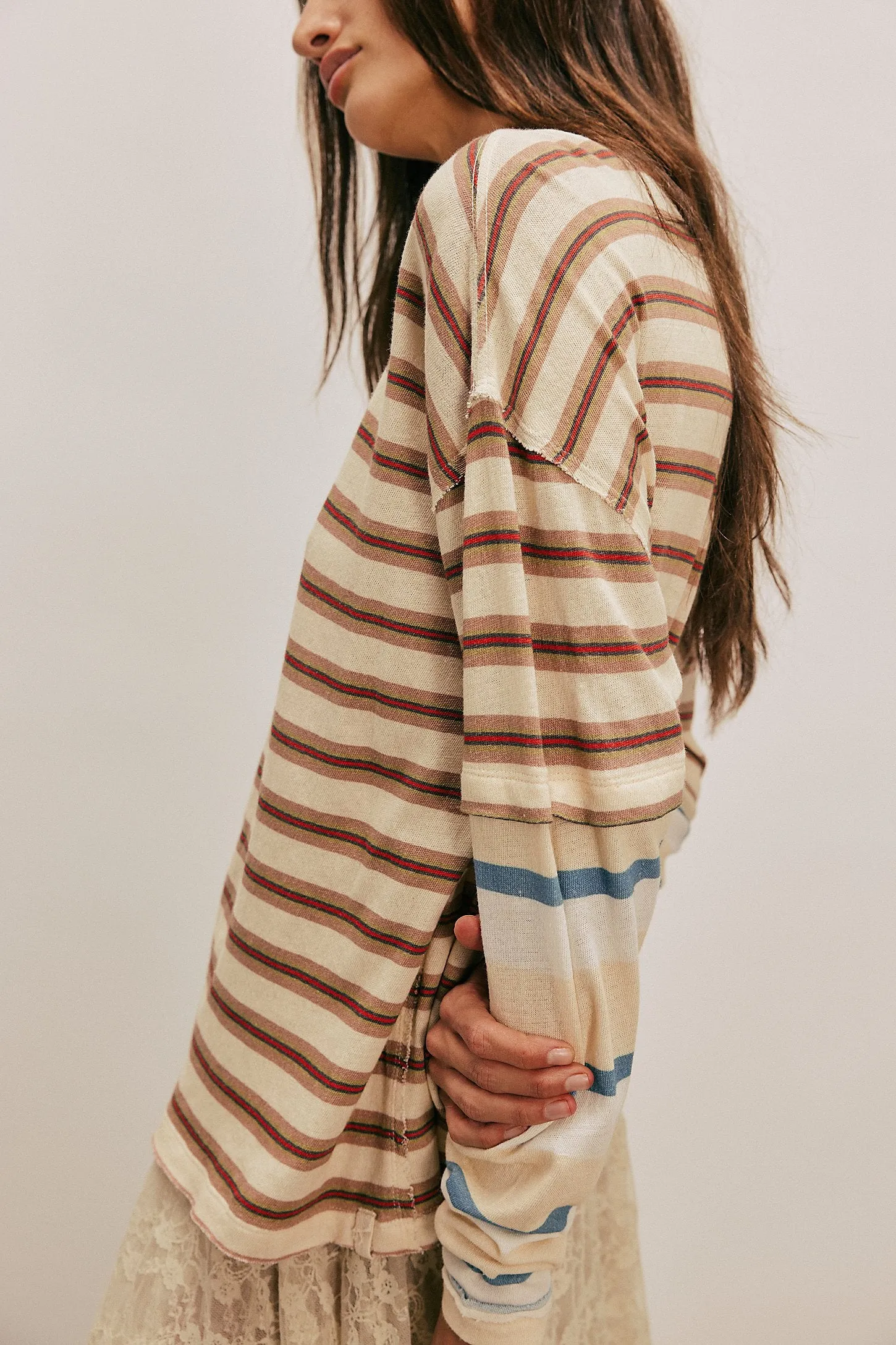 FREE PEOPLE Nina Streifen Langarm-Shirt - Neutrale Kombination