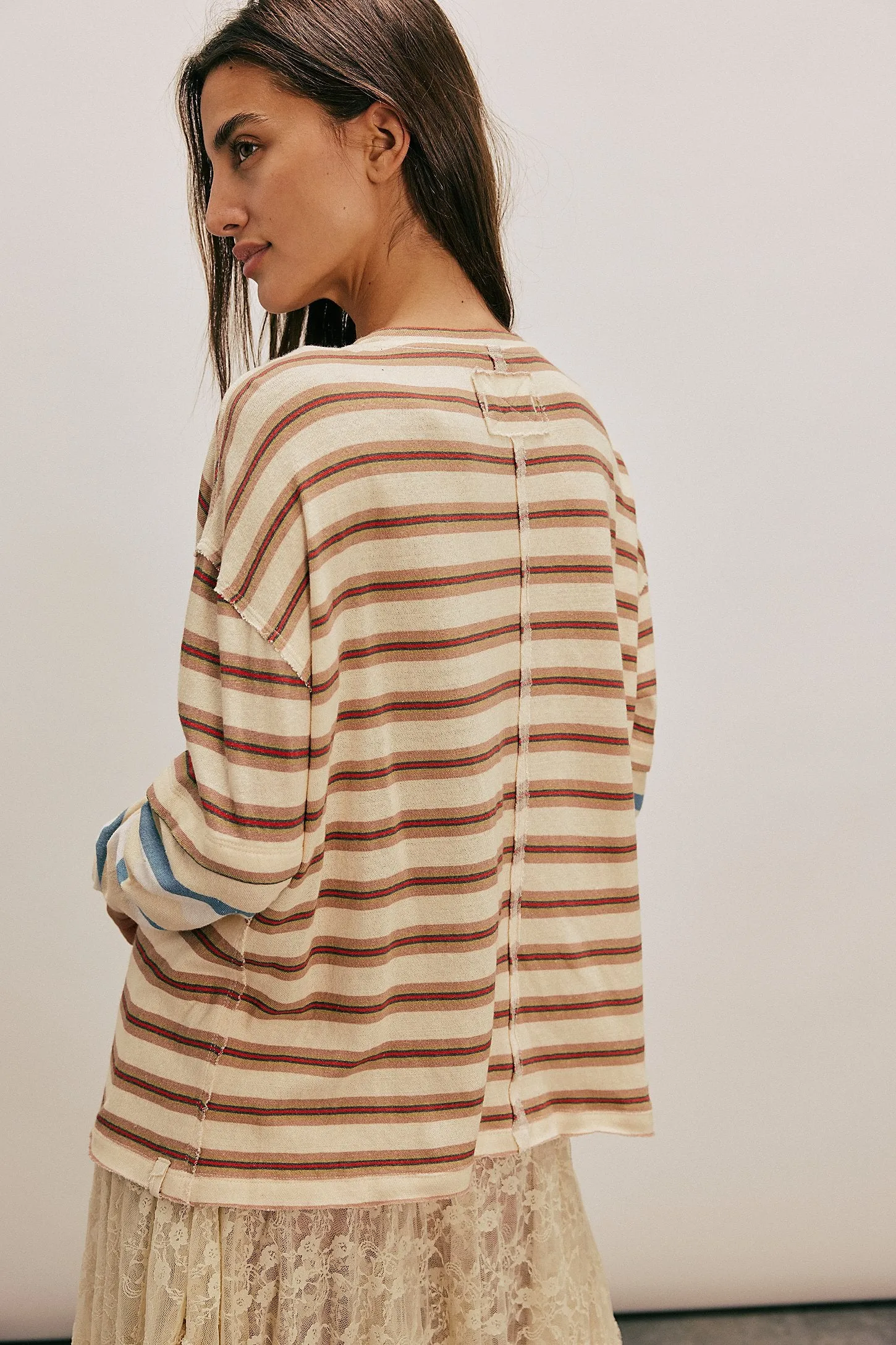 FREE PEOPLE Nina Streifen Langarm-Shirt - Neutrale Kombination