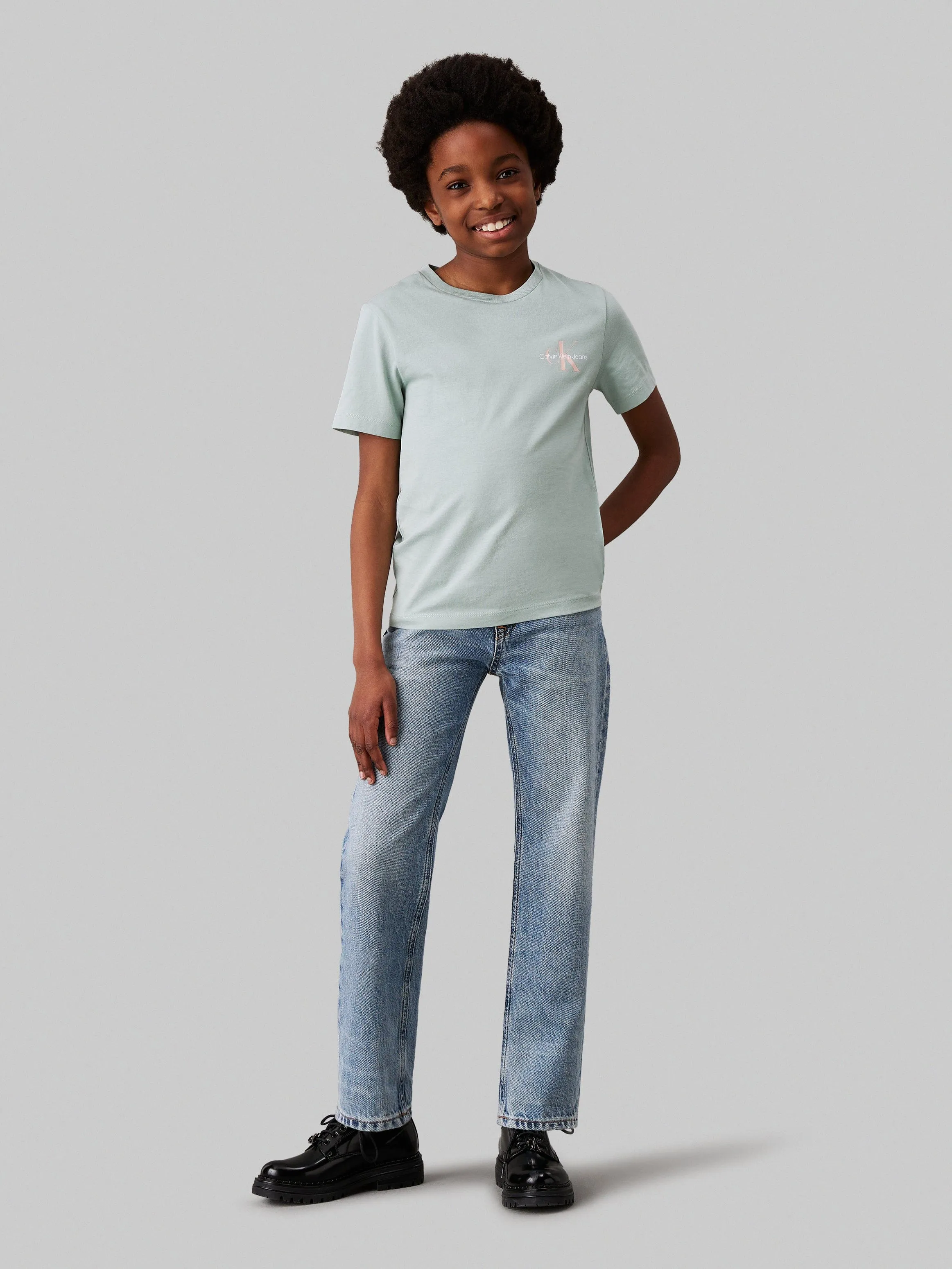Kinder T-Shirt mit Brustmonogramm in Grün