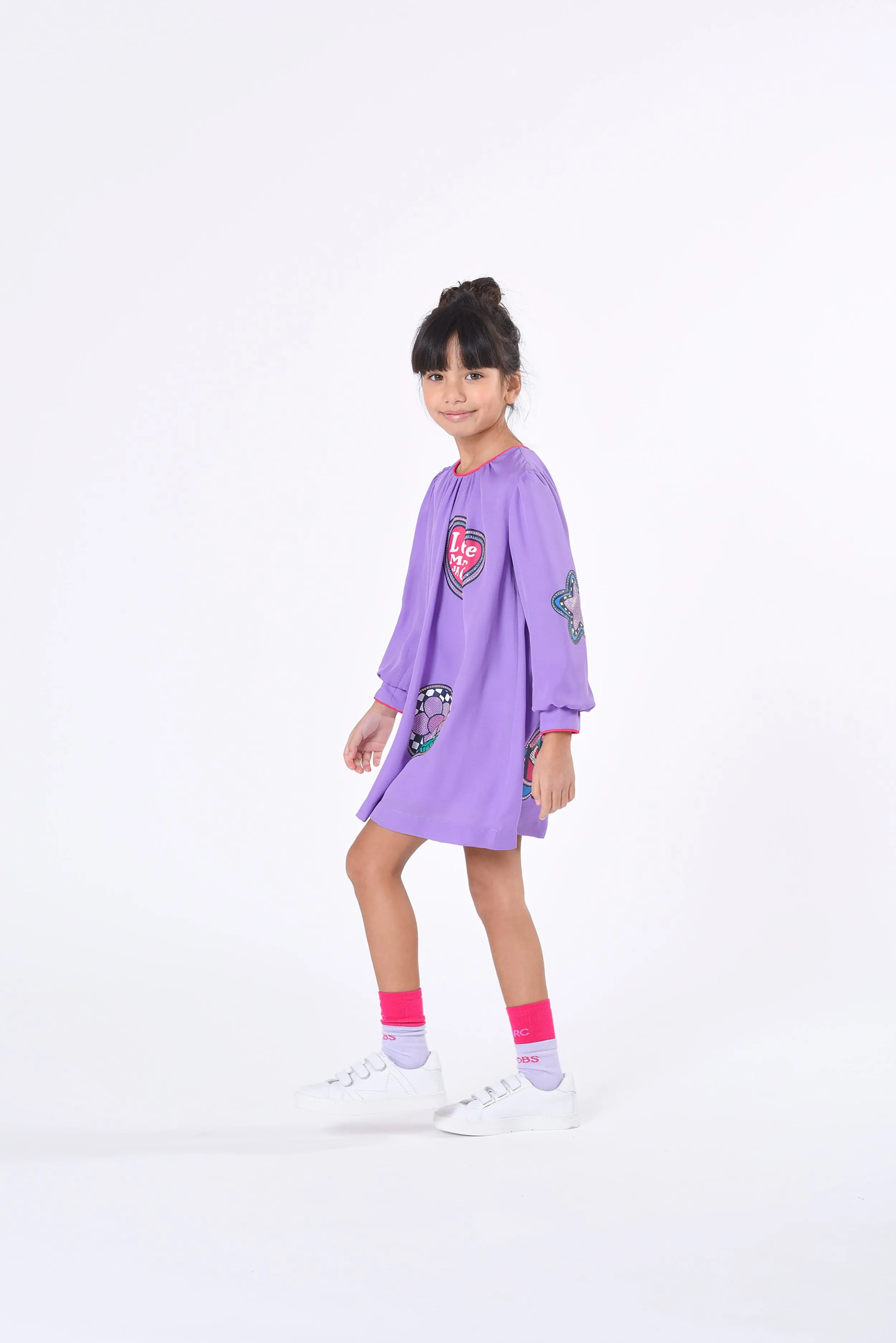 MARC JACOBS Mädchen Abzeichen-Print Kleid in Lila