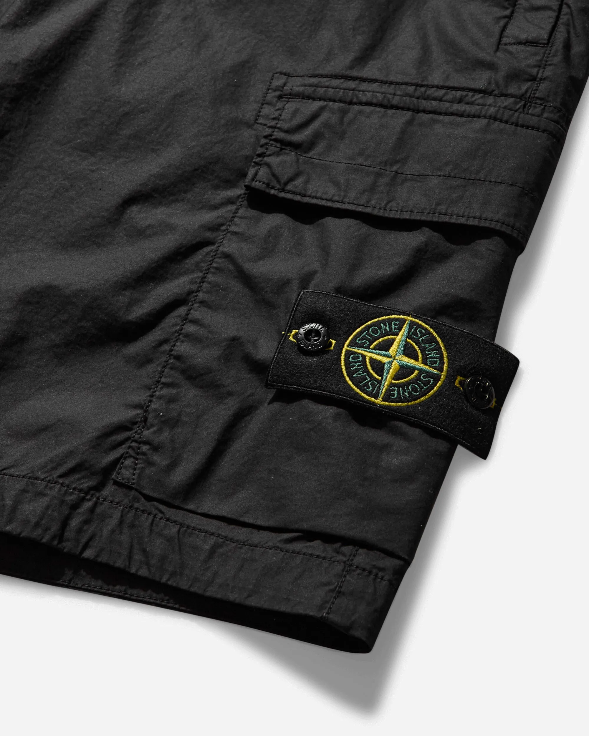 Herren Cargo-Shorts in gefärbtem Schwarz