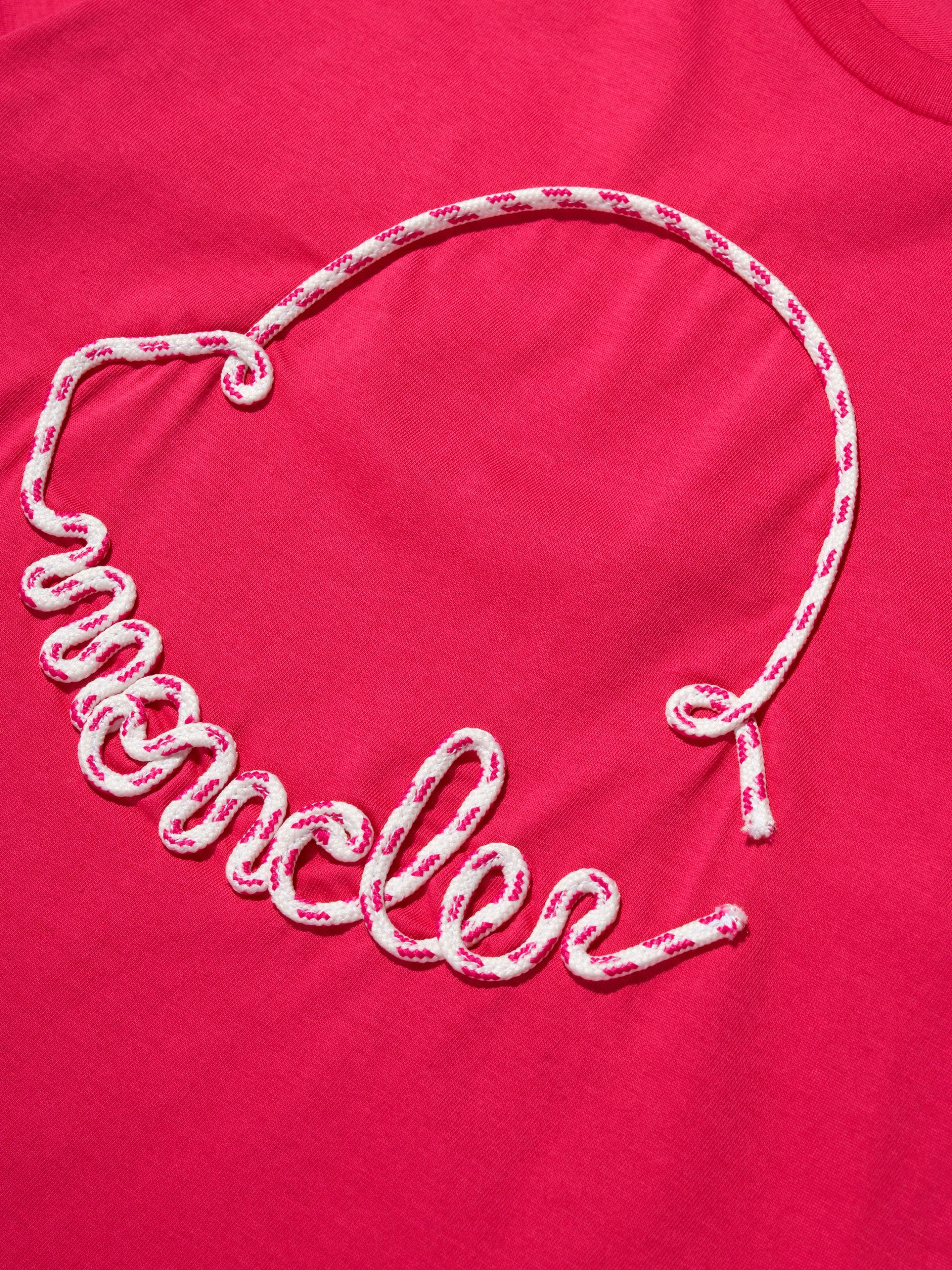Moncler Enfant Mädchen Sticklogo T-Shirt in Rot