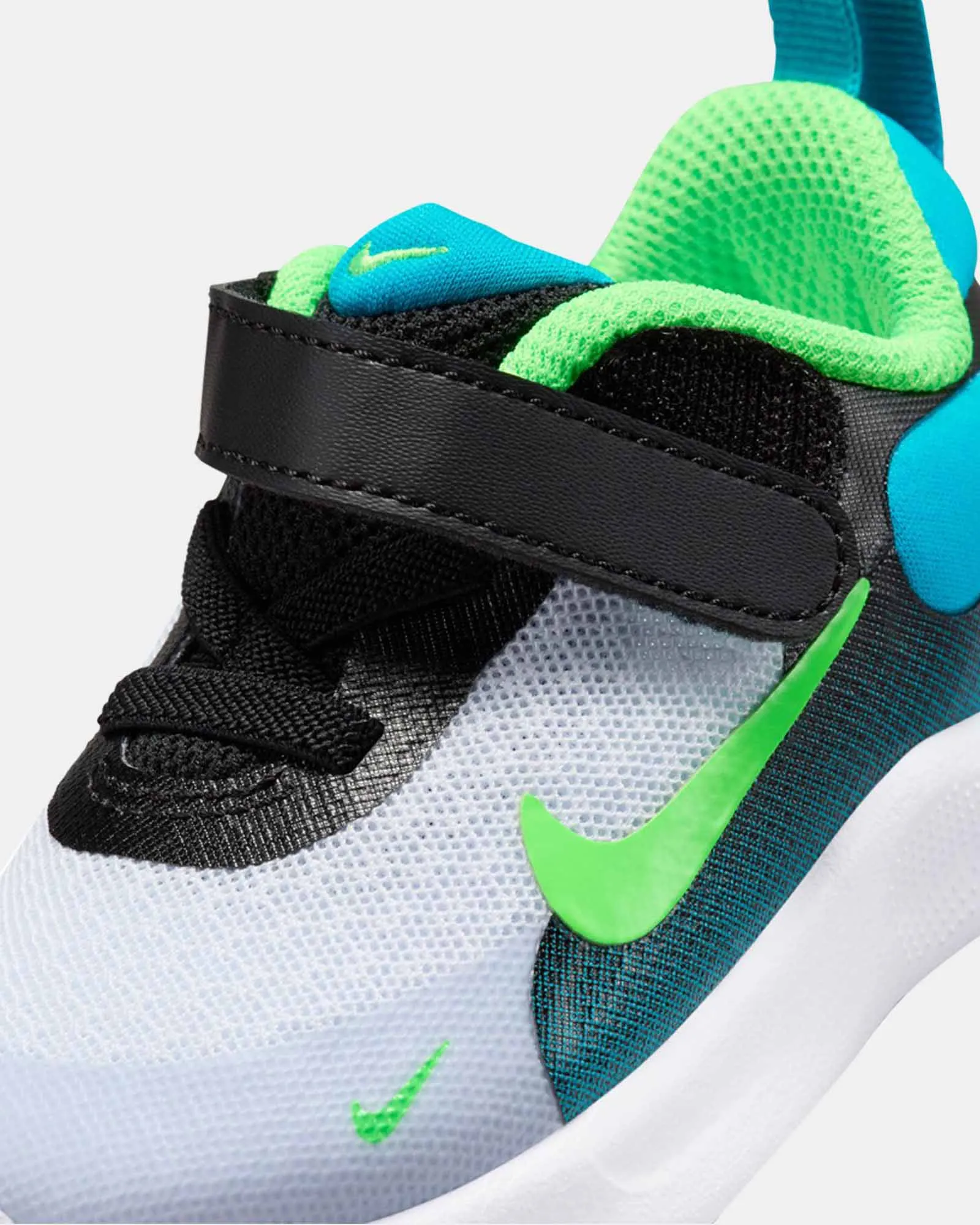 Nike Kinder-Schuhe Revolution 7 für Kleinkinder Schwarz/Grün Strike/Grau