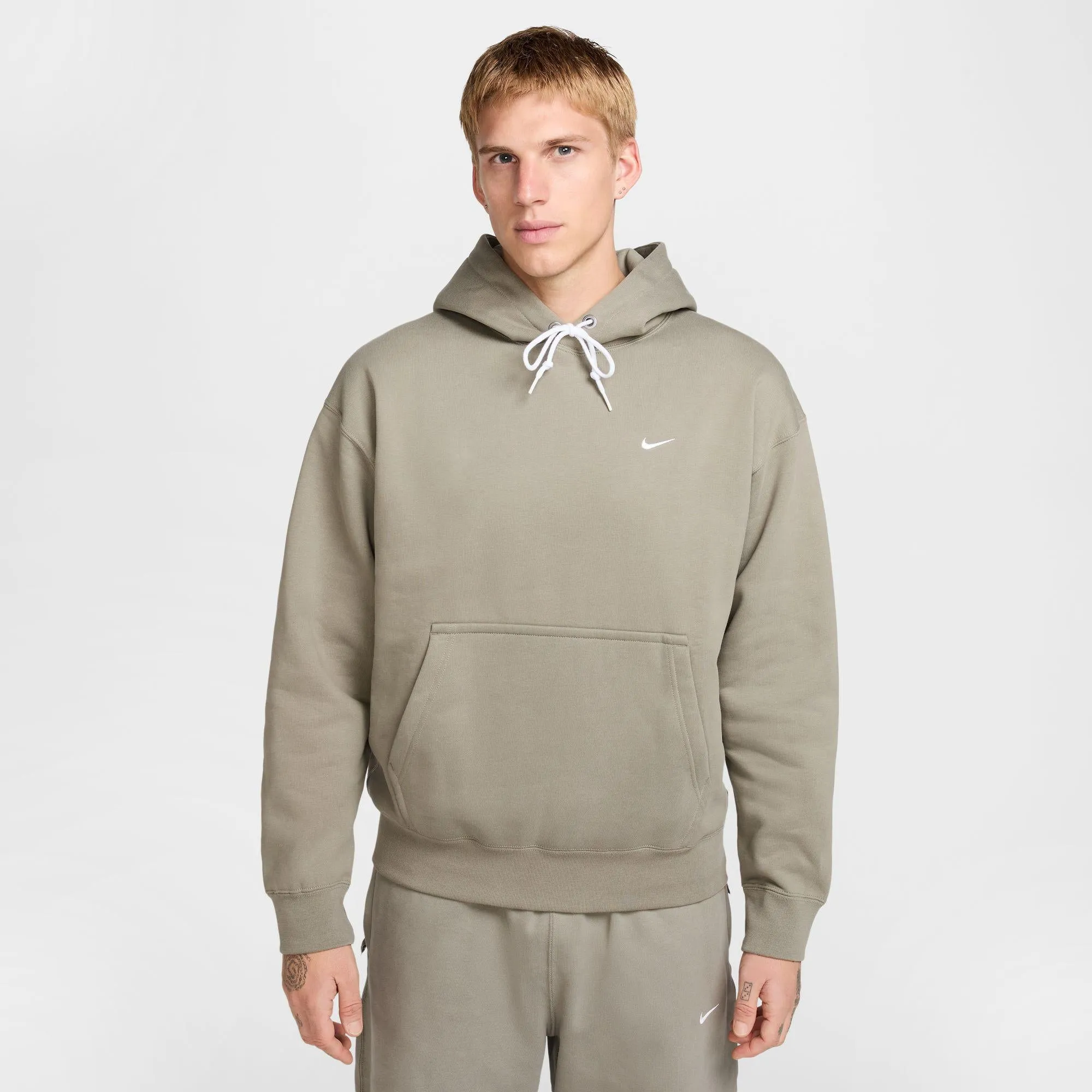Nike Solo Swoosh Fleece-Pullover mit Kapuze für Herren in Hellarmy