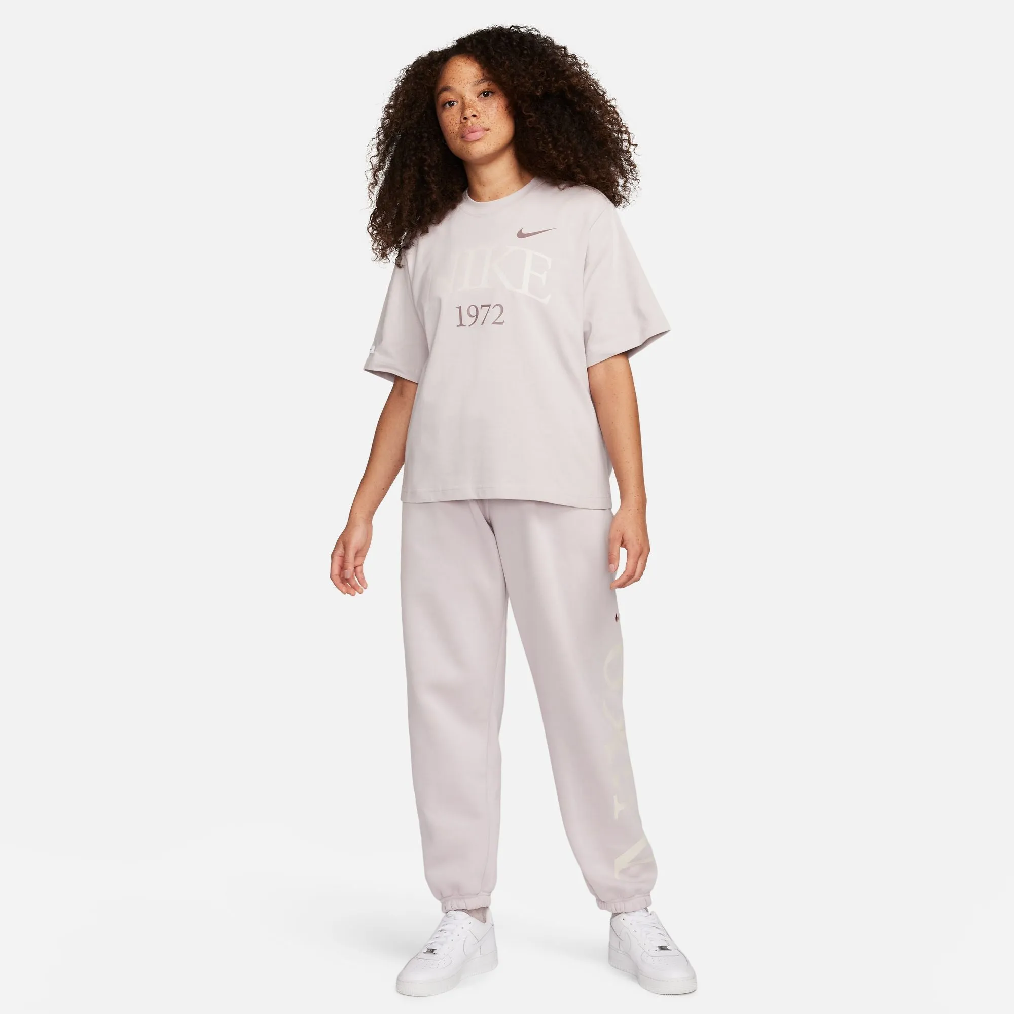 Nike Sportswear Classic - Damen T-Shirt mit kurzen Ärmeln