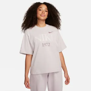 Nike Sportswear Classic - Damen T-Shirt mit kurzen Ärmeln