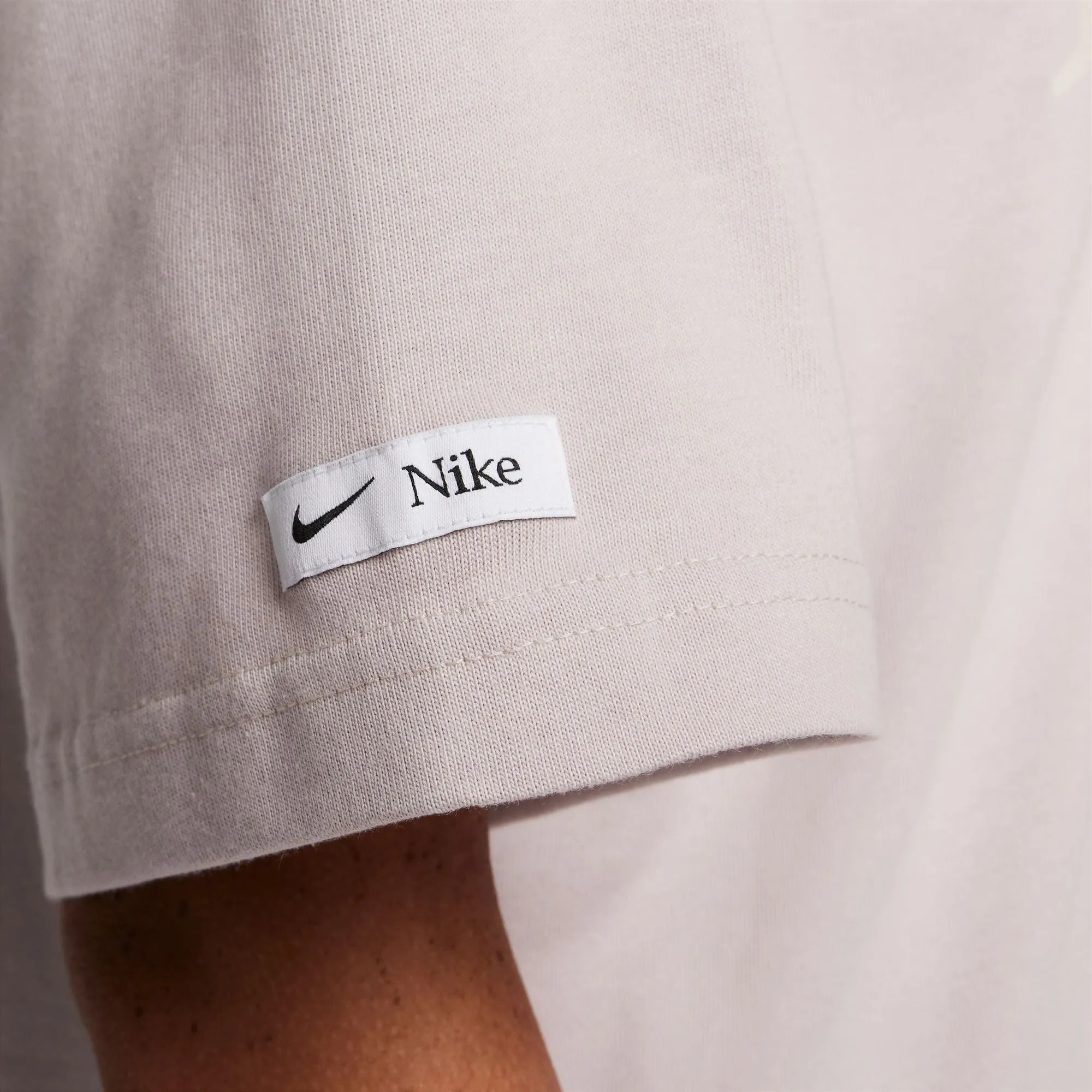 Nike Sportswear Classic - Damen T-Shirt mit kurzen Ärmeln