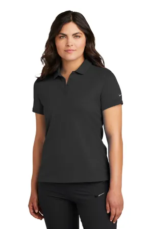 Nike Damen Victory Dri-Fit Feuchtigkeitstransportierendes Polo-Shirt mit kurzen Ärmeln - Schwarz