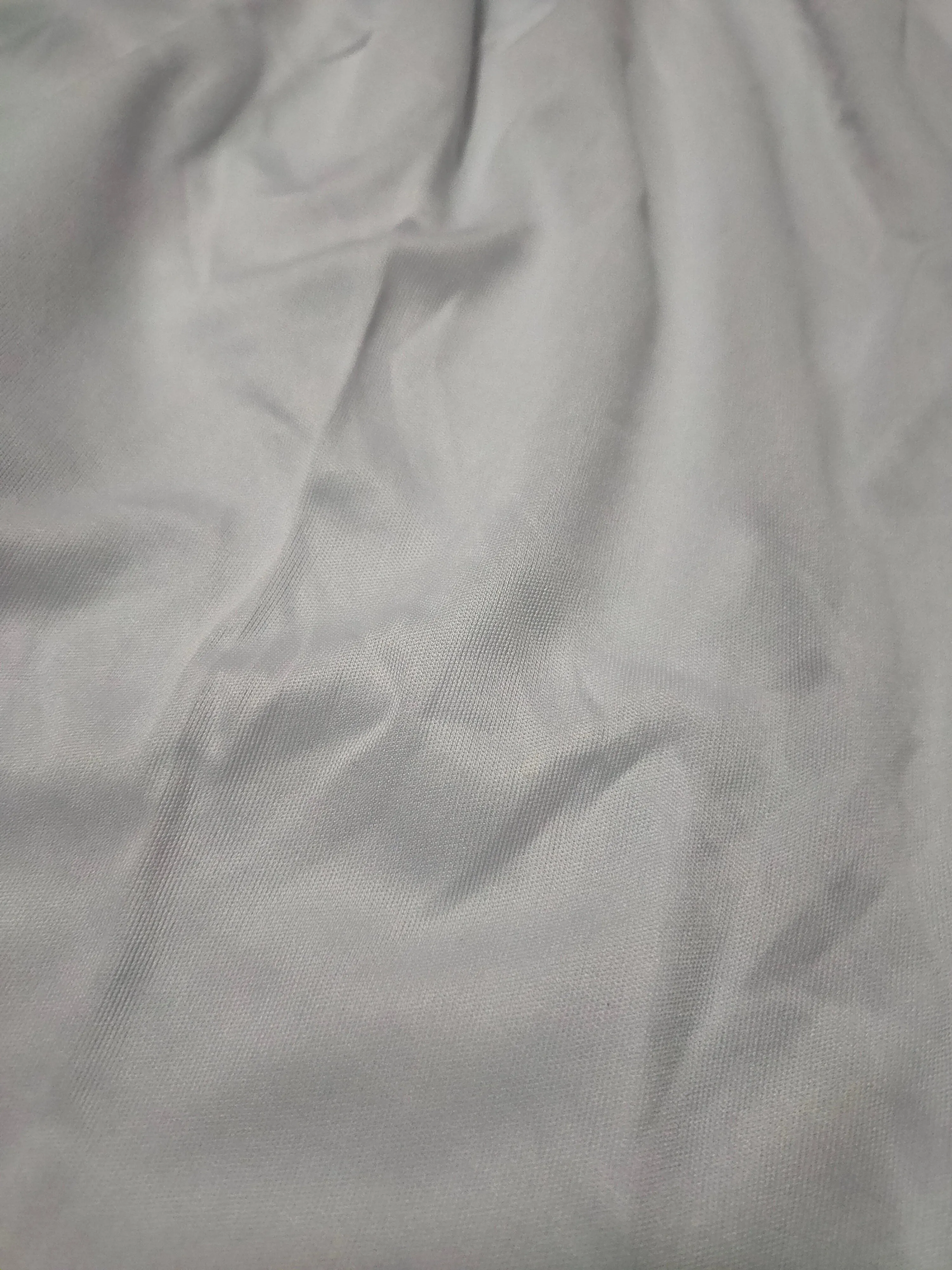 Einfache weiße Sportshorts