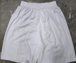 Einfache weiße Sportshorts