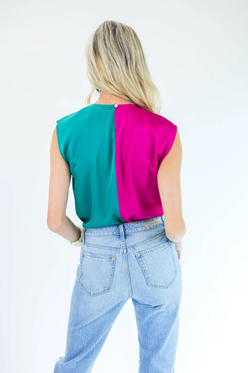 Erfolgreicher Beauty-Bodysuit in Petrol