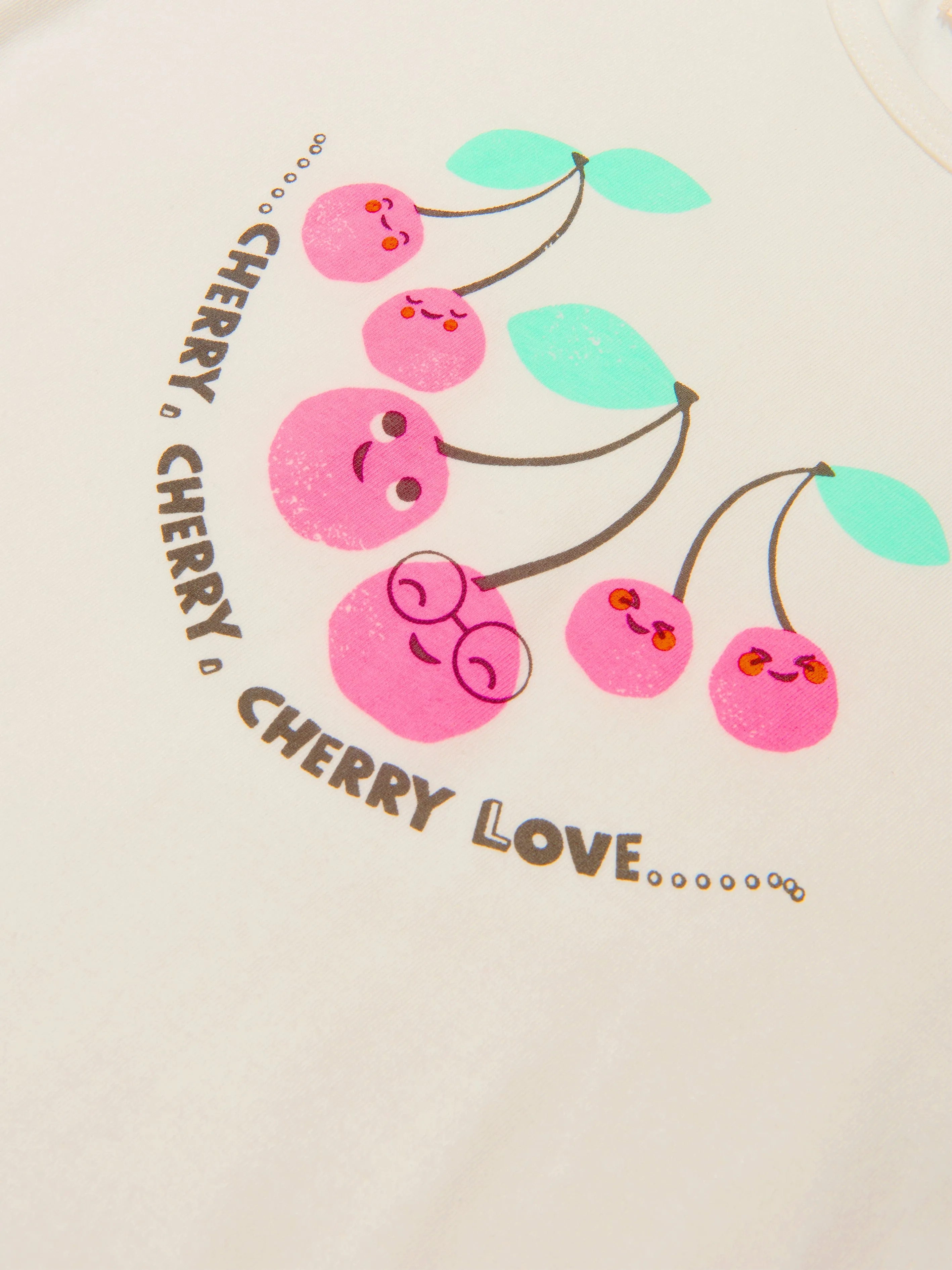 Das Bonnie Mob Girls Bio-Baumwoll-T-Shirt mit Kirschblüten-Print