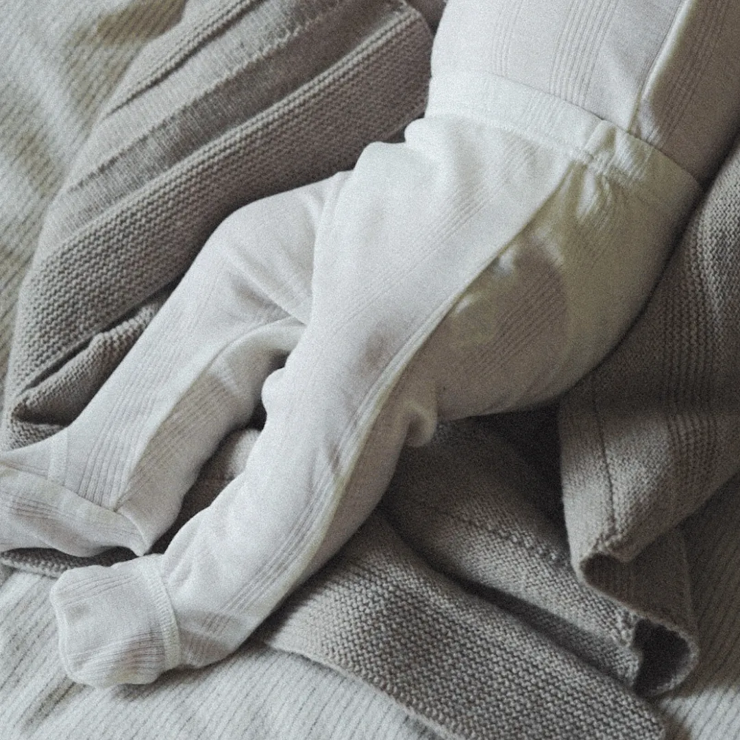 Zum Mond ☾ - Fußgestrickte Babyhose - Wolle & Seide - Nadelmuster - Natur