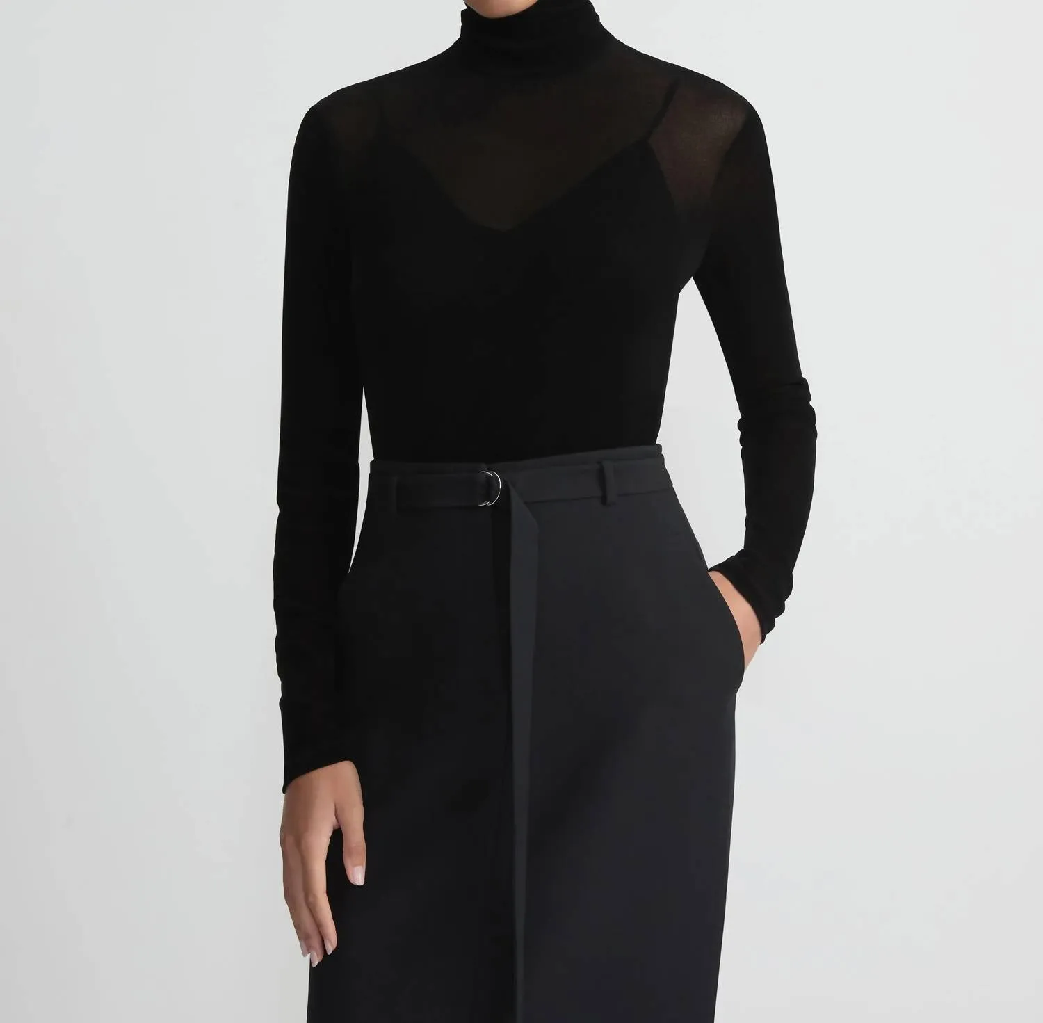Samtiges Mesh-Jersey-Schlauchpullover in Schwarz