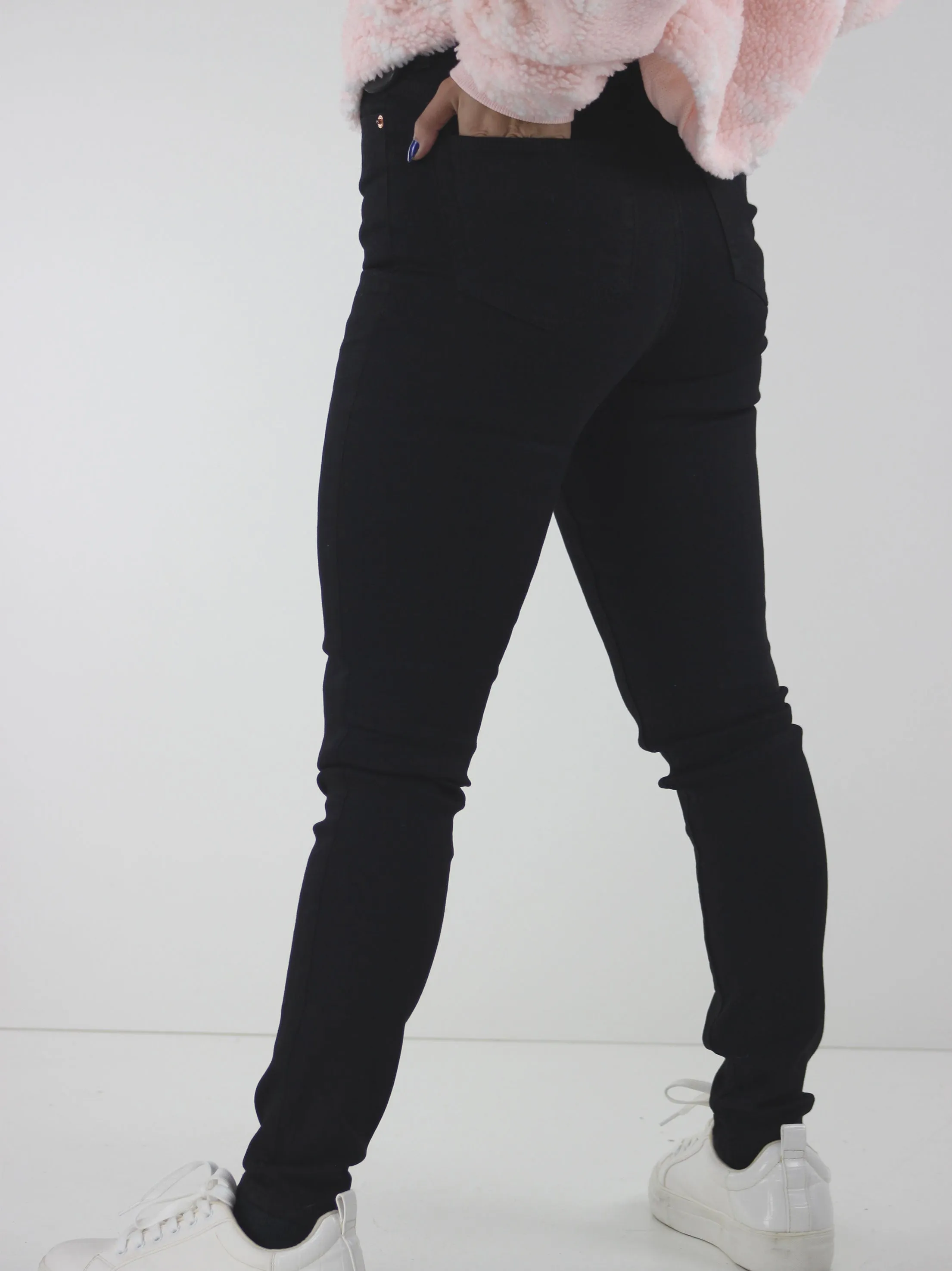 Damen Jeans, Einfarbig, Zerrissen, Schwarz